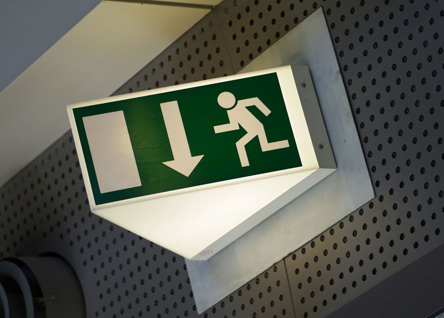 Ein Rettungswegzeichen.